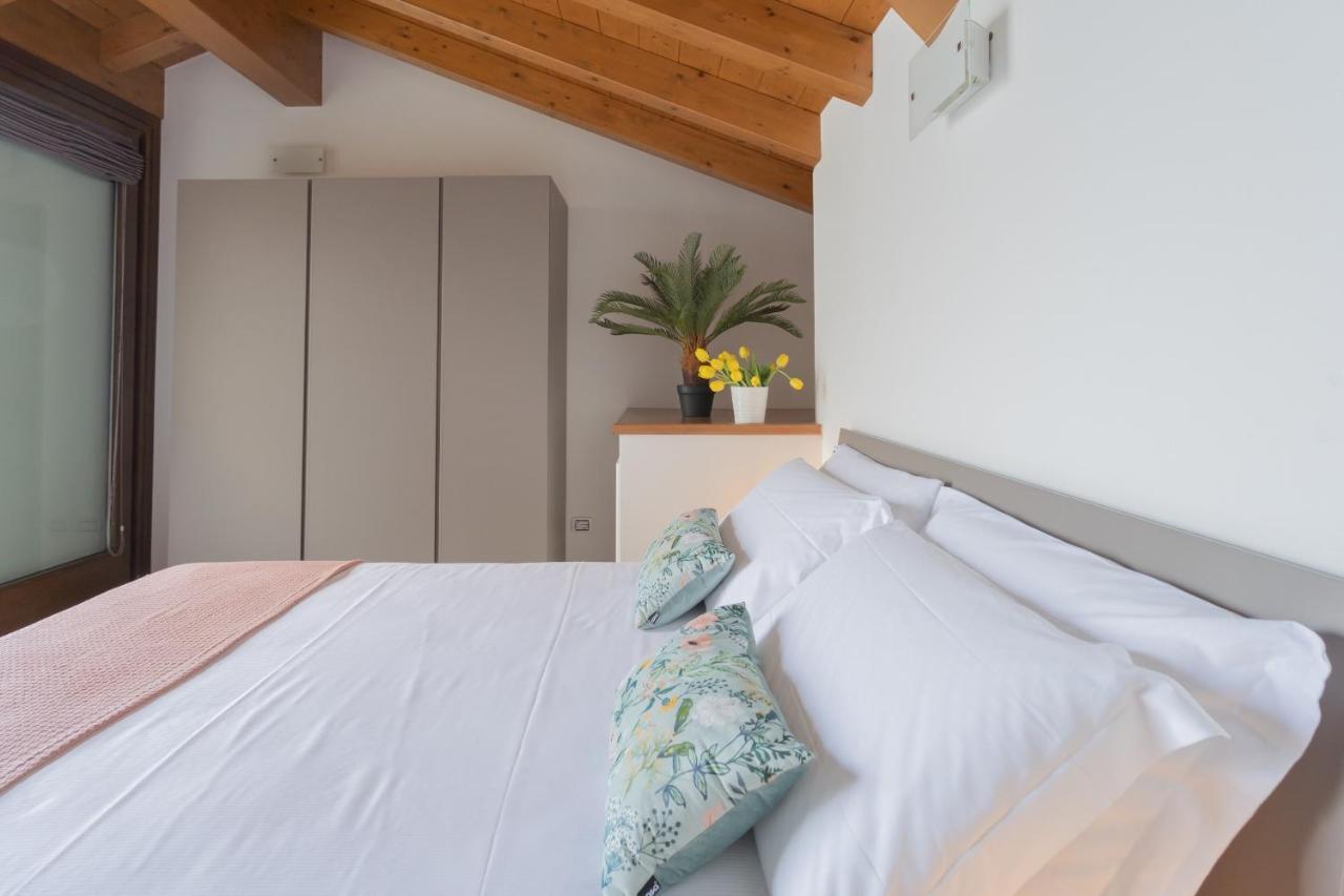 Dream Lake Apartments Lake View - Private Beach By Rent All Como Lezzeno Extérieur photo