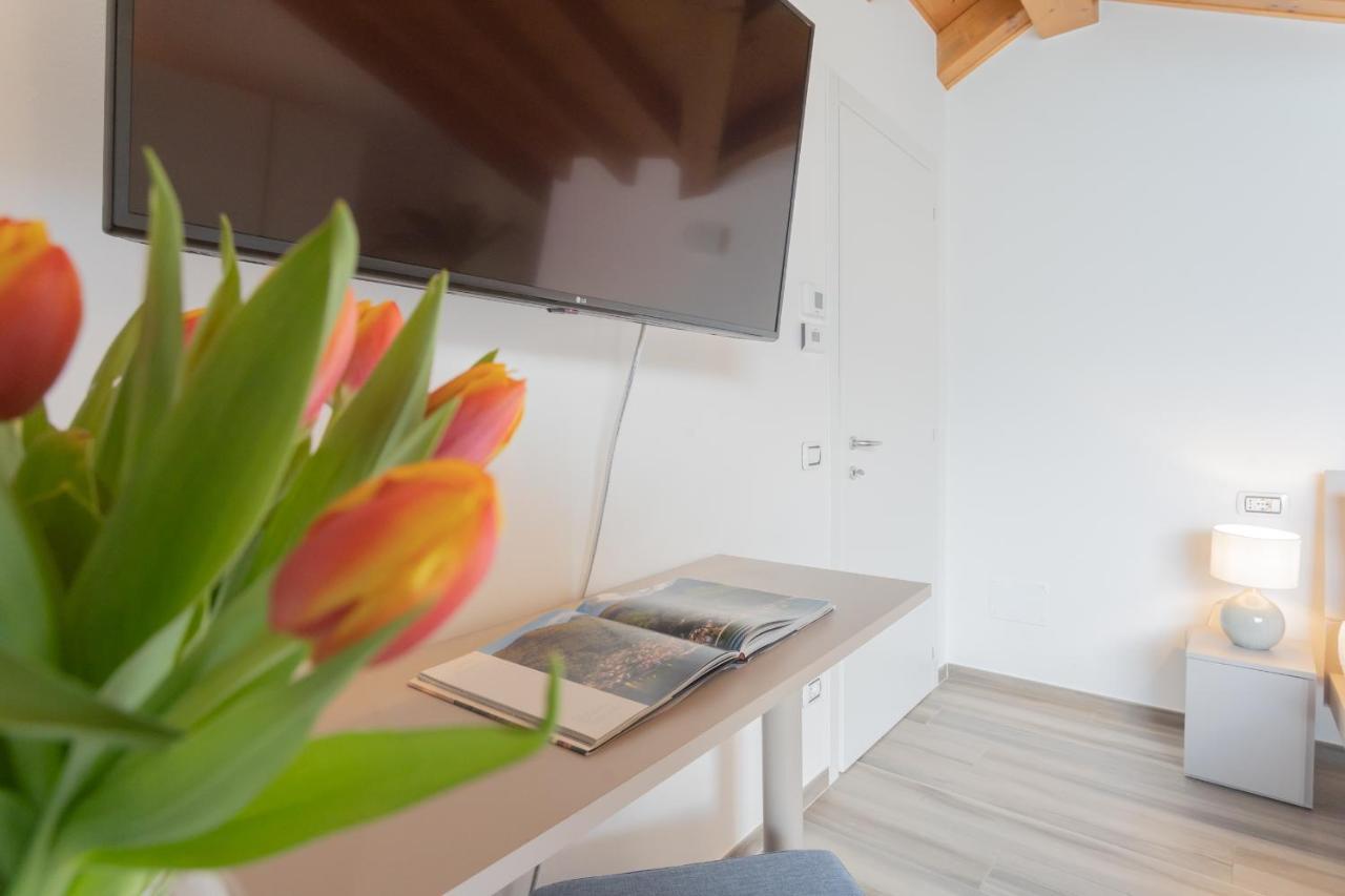 Dream Lake Apartments Lake View - Private Beach By Rent All Como Lezzeno Extérieur photo